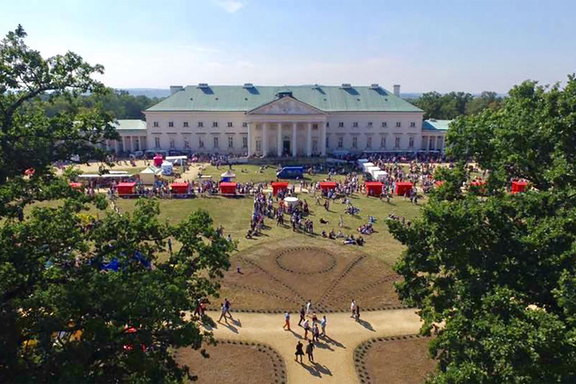 Vinobraní na zámku Kačina