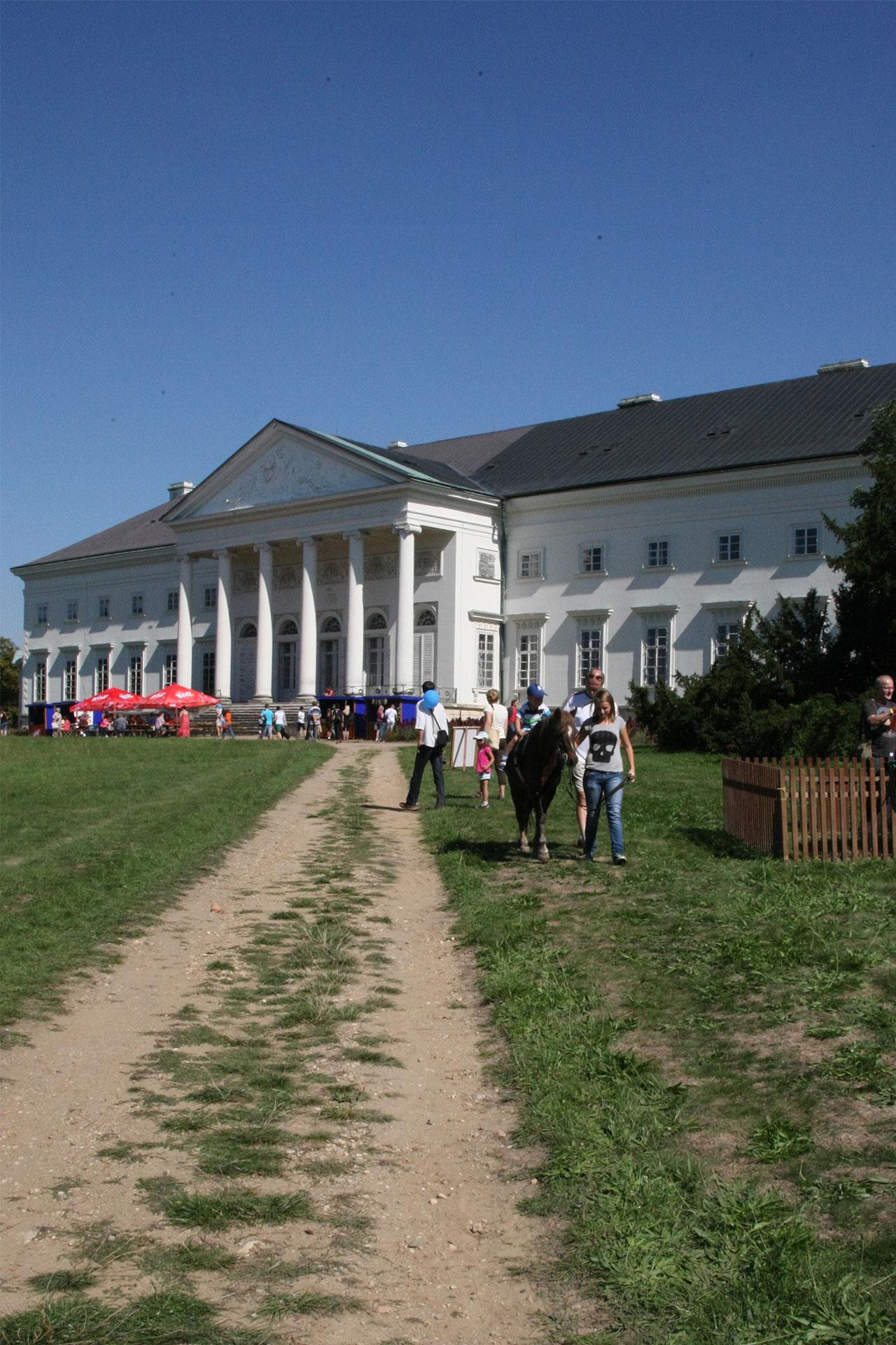 Vinobraní na zámku Kačina